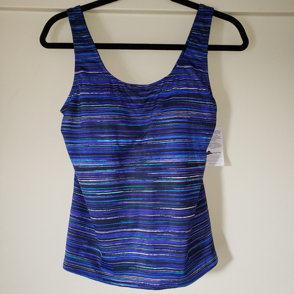 Lands End tankini top with built-in shelf bra
